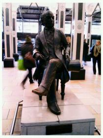 Statua di Isambard Kingdom Brunel nella stazione