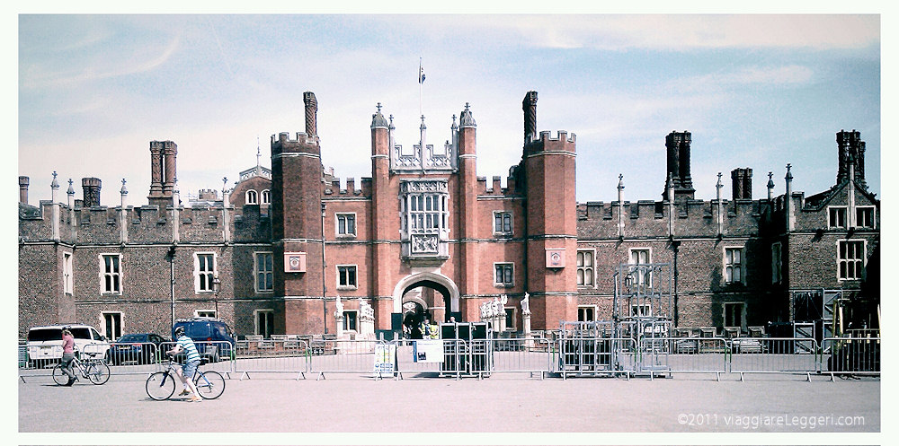 Pedalando lungo il Tamigi: Hampton Court