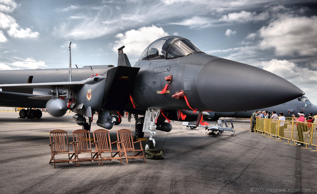 F-15 e posti a sedere.
