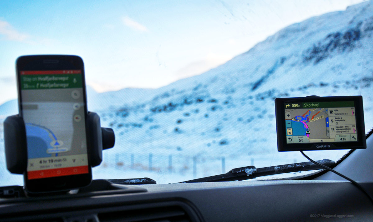 Navigatore satellitare Garmin e smartphone Motorola a confronto: chi mi porta meno fuori strada?