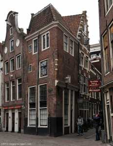 Ad Amsterdam, le case crescono come capita