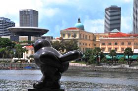 Singapore, la scultura di Botero lungo il fiume