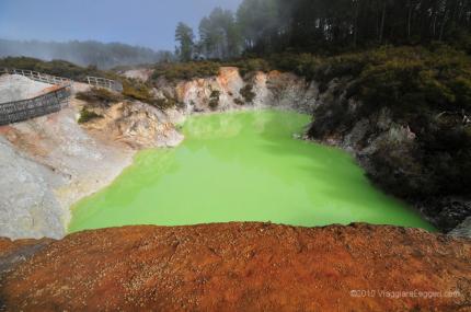 Un laghetto verde: il bagno del diavolo