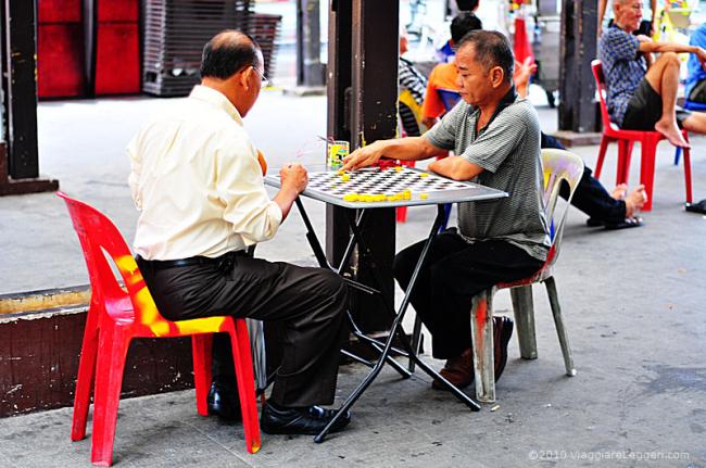 Giocatori di dama a Chinatown