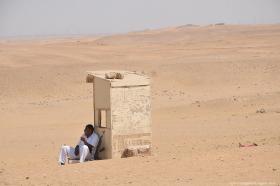A Giza, a poche centinaia di metri dalle piramidi