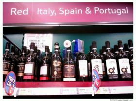 Foto scattata in un supermercato inglese. I vini