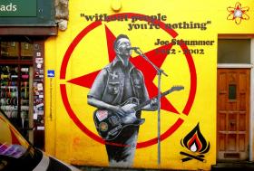 Un murale per Joe Strummer a Londra